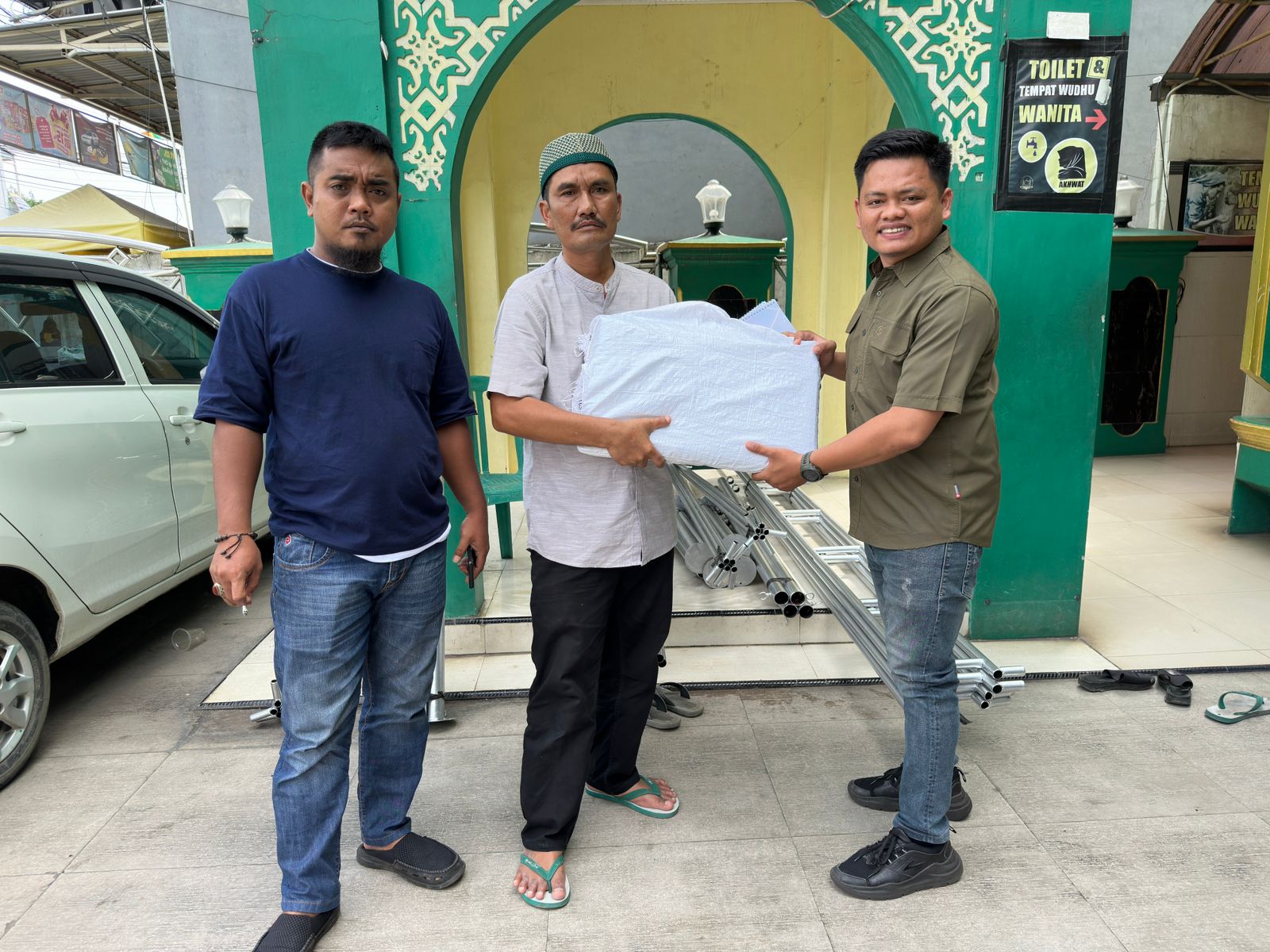 pemberian bantuan perbaikan sarana mesjid